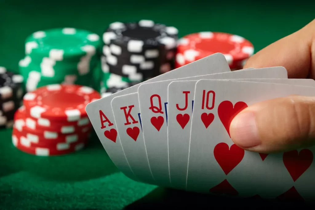 How sports poker works: differences from regular poker and its rules