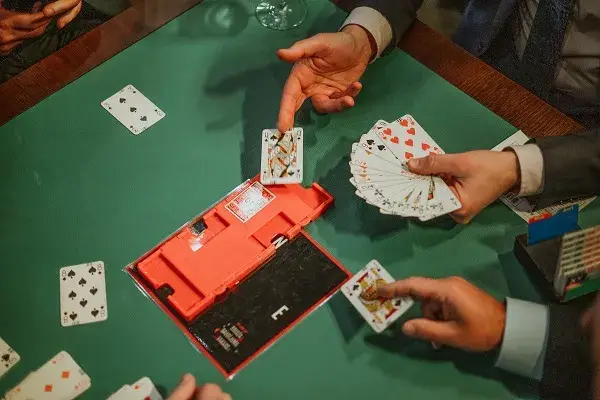 Masters of the game: the contestants and their strategies